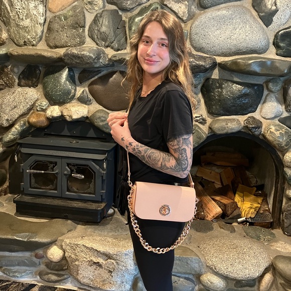 Marc Jacobs Blush Crossbody Bag with Gold Chain - Picture 2 of 9